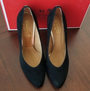 Brand New Coach Urban Suede pumps
